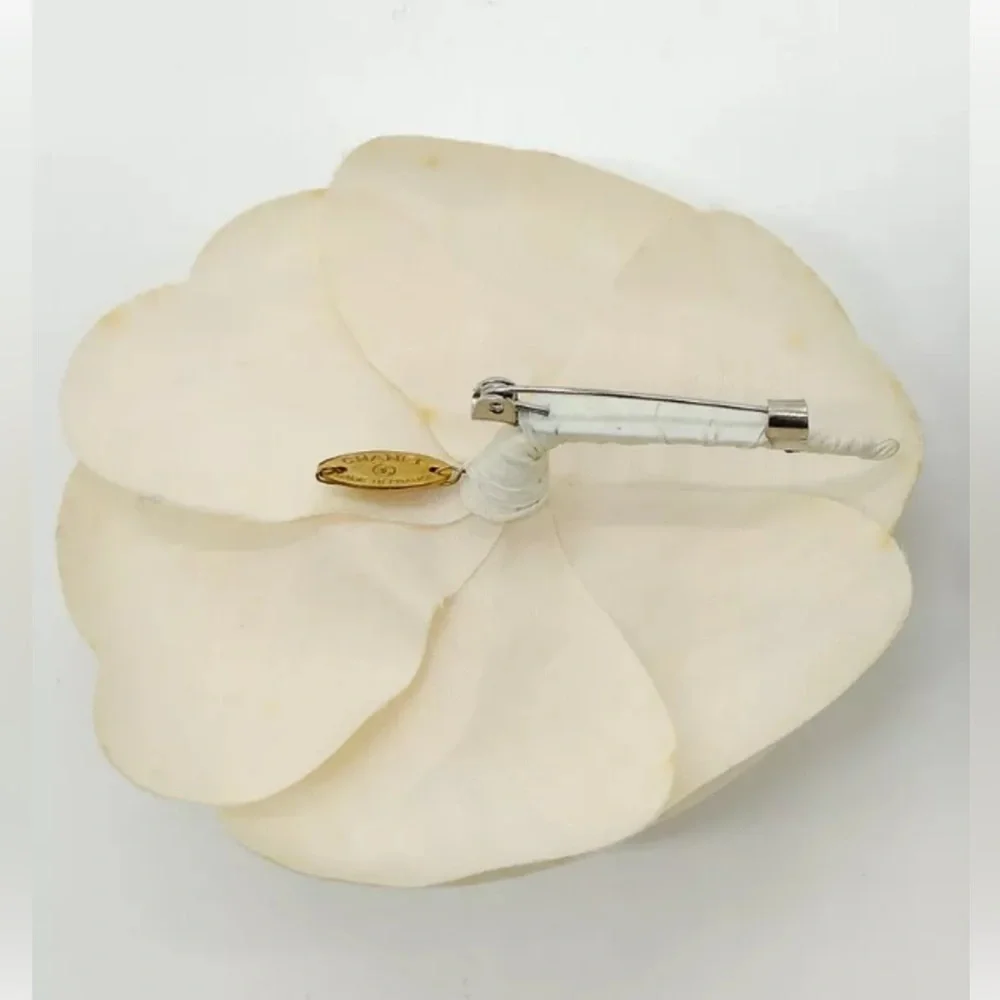 Chanel Brooch Camellia Silk - Picture 2 of 3